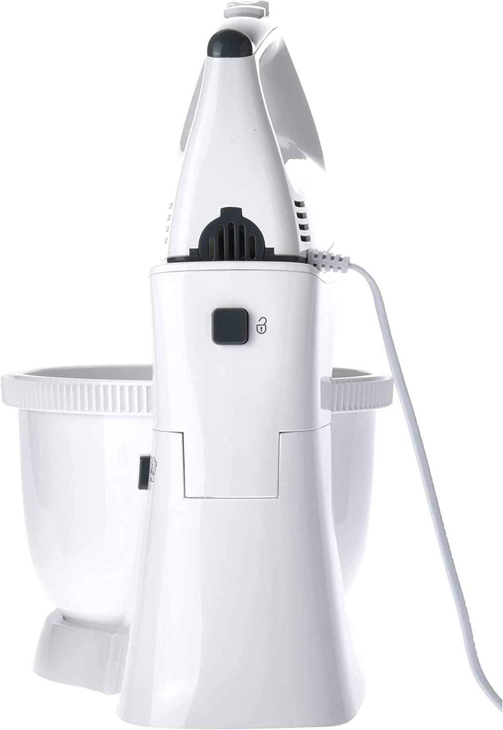 Black & Decker M700 300-Watt Hand Mixer, 5 Speed Control Function